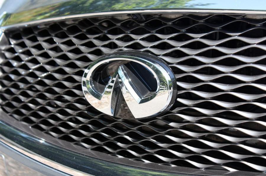  Infiniti Q50 2014 года  (фото 37 из 52)